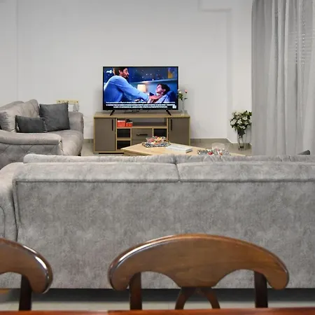Vakantiehuis Lux Apartment&stunning View *